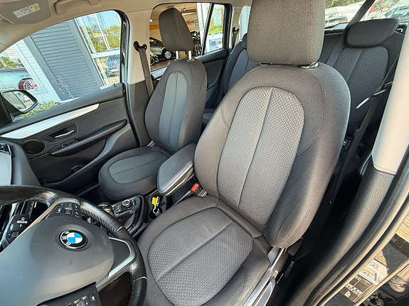 BMW 218i 9 of 17