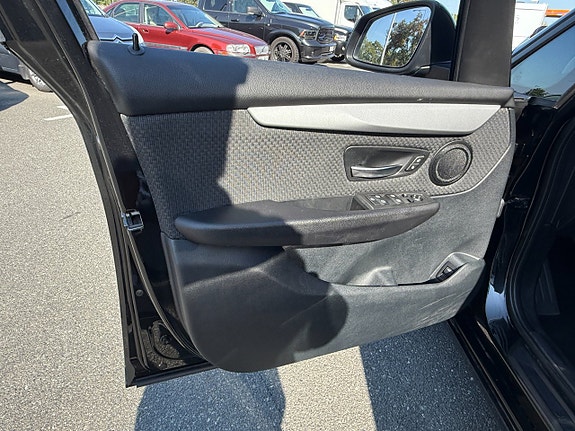 BMW 218i 13 of 17