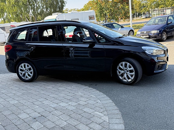 BMW 218i 3 of 17