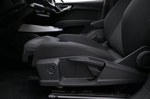 Audi Q4 e-tron 11 of 27