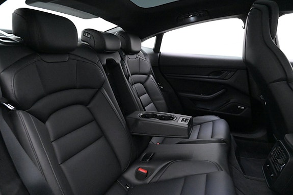 Porsche Taycan 21 of 27