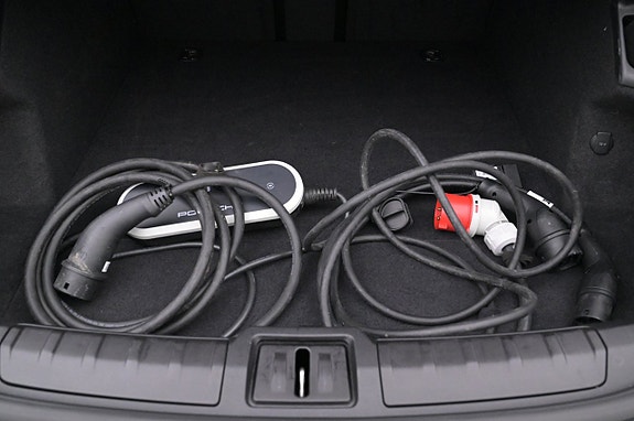 Porsche Taycan 25 of 27