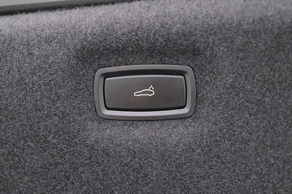 Porsche Taycan 24 of 27
