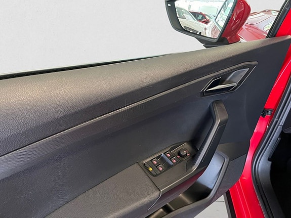 Seat Arona 8 of 16