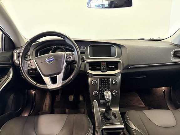 Volvo V40 11 of 14