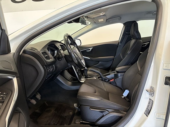 Volvo V40 7 of 14