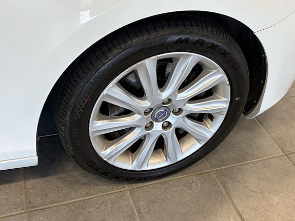 Volvo V40 3 of 14