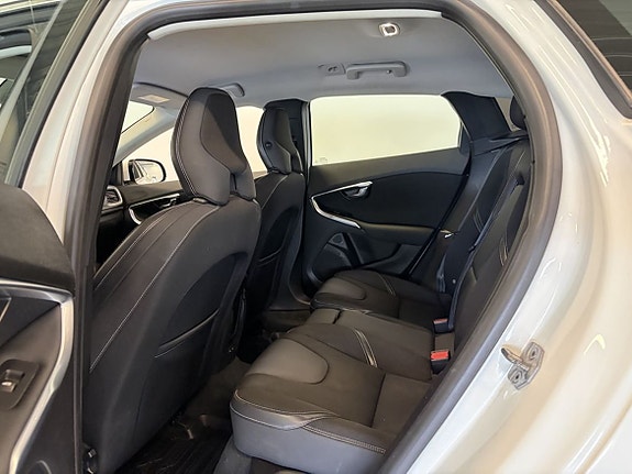 Volvo V40 10 of 14