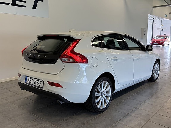 Volvo V40 6 of 14