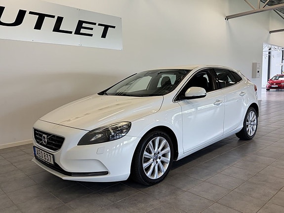 Volvo V40 2 of 14