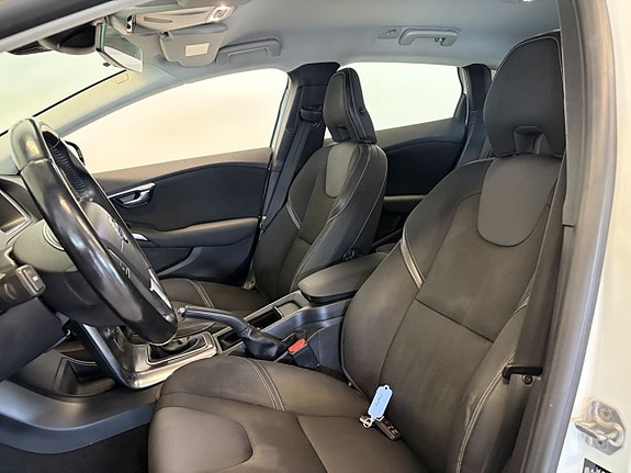 Volvo V40 8 of 14