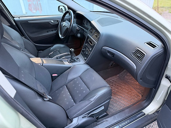Volvo S60 7 of 8