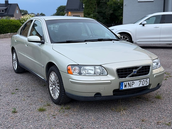 Volvo S60 2 of 8