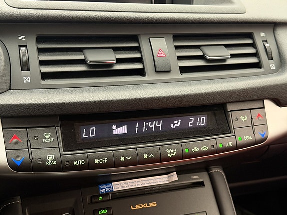 Lexus CT200h 24 of 30