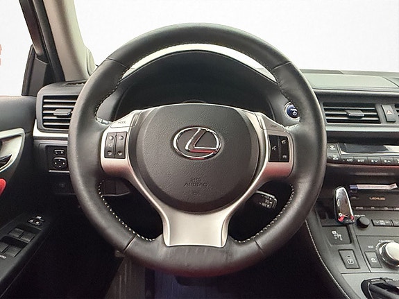Lexus CT200h 13 of 30