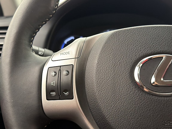 Lexus CT200h 16 of 30