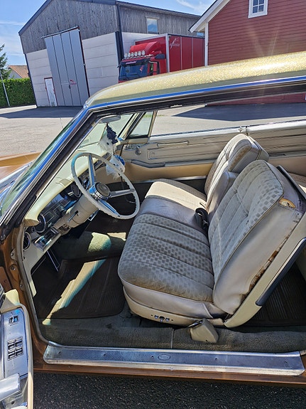 Cadillac Coupé DeVille 9 of 14