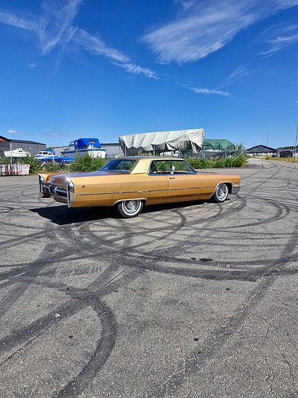 Cadillac Coupé DeVille 3 of 14