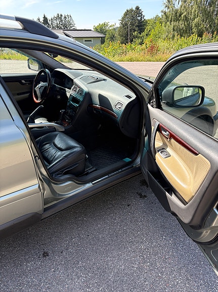Volvo XC70 7 of 9