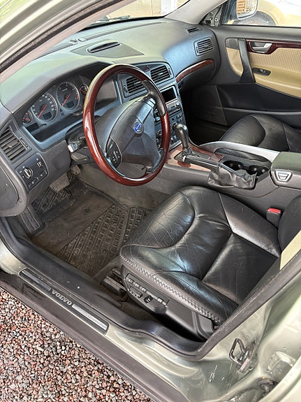 Volvo XC70 6 of 9