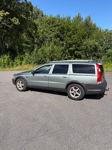 Volvo XC70 2 of 9