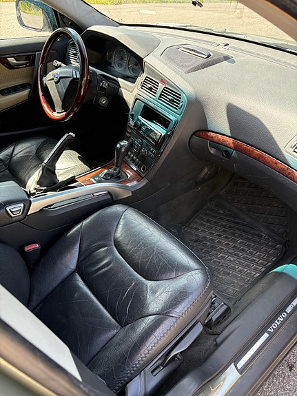 Volvo XC70 8 of 9