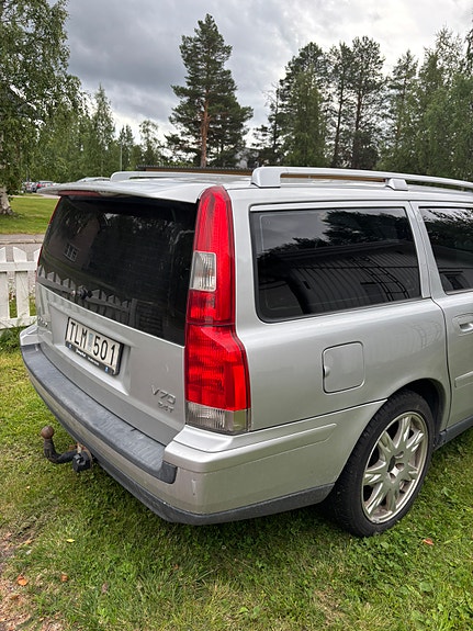 Volvo V70 2 of 2