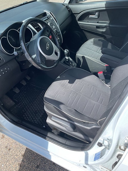 Kia Venga 3 of 7