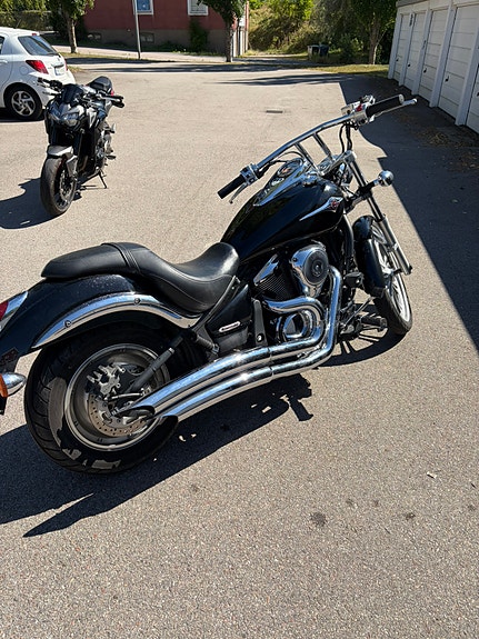 Kawasaki Vulcan 900 Custom 4 of 5