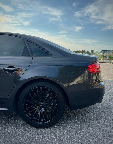 Audi A4 5 of 24