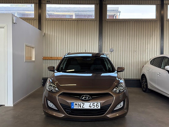Hyundai i30 2 of 15