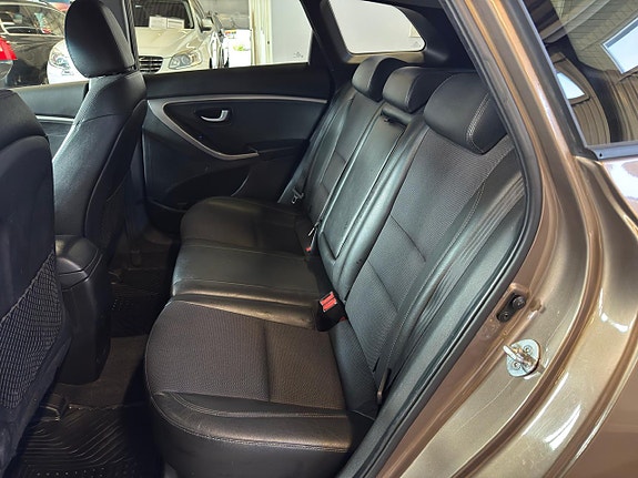 Hyundai i30 8 of 15
