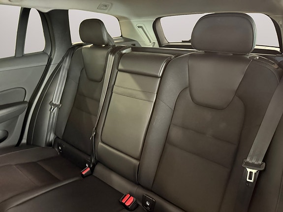 Volvo V60 Cross Country 11 of 25