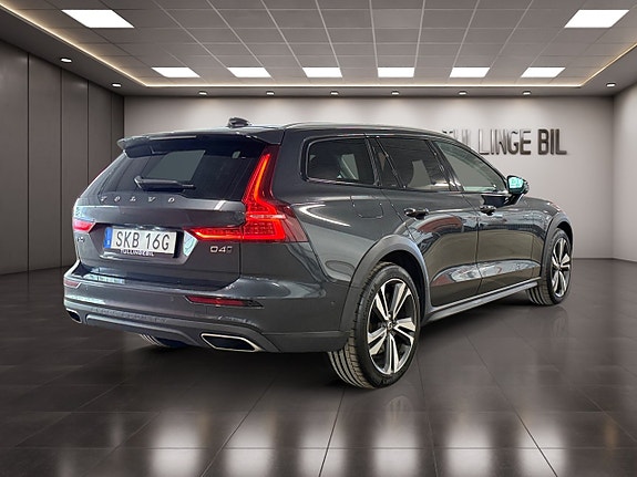 Volvo V60 Cross Country 5 of 25