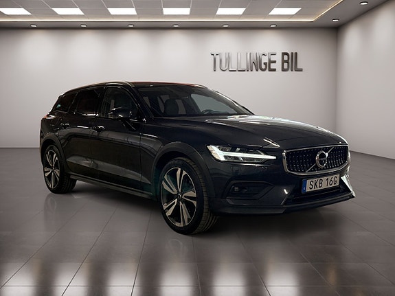 Volvo V60 Cross Country 7 of 25