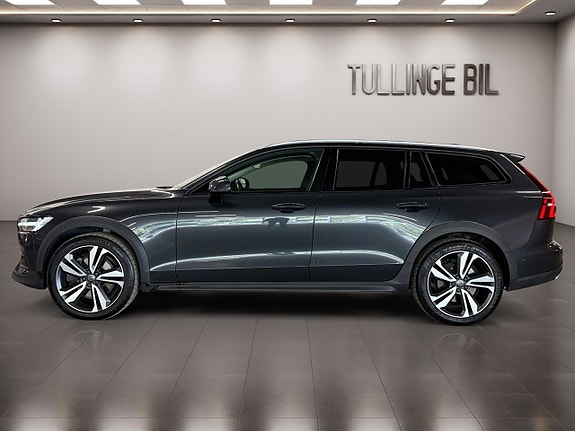 Volvo V60 Cross Country 2 of 25
