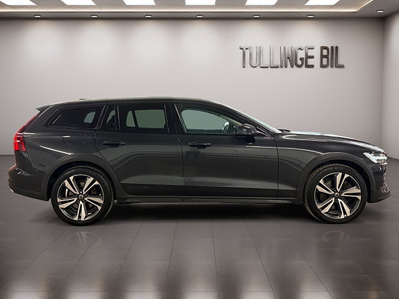 Volvo V60 Cross Country 6 of 25