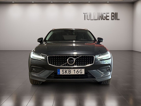 Volvo V60 Cross Country 8 of 25