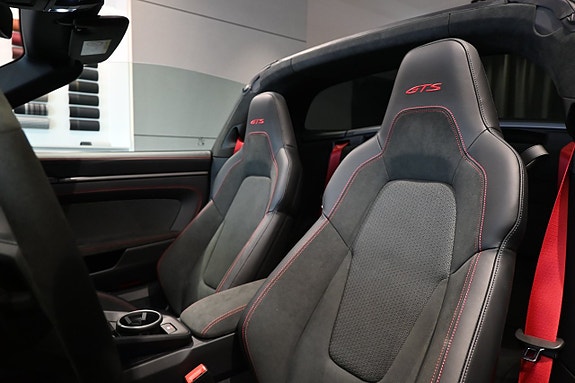 Porsche 911 Targa 4 GTS 19 of 29