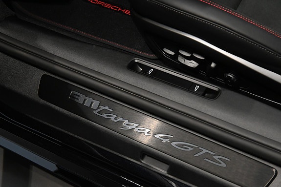 Porsche 911 Targa 4 GTS 18 of 29