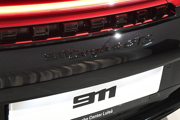 Porsche 911 Targa 4 GTS 13 of 29