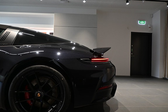 Porsche 911 Targa 4 GTS 8 of 29