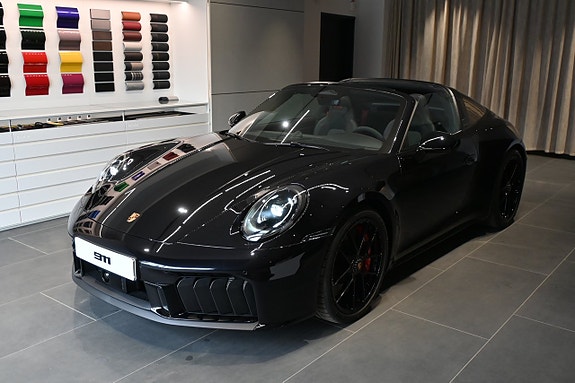 Porsche 911 Targa 4 GTS 3 of 29
