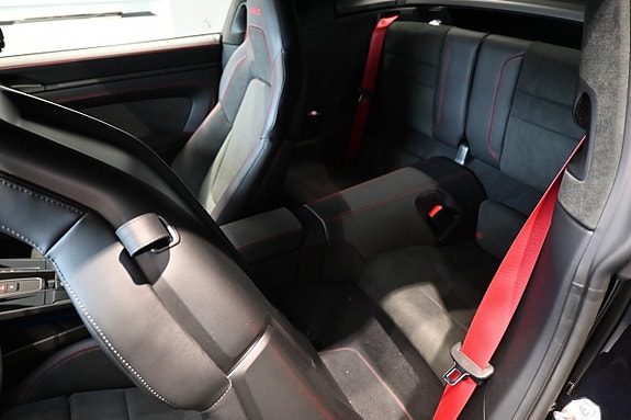 Porsche 911 Targa 4 GTS 28 of 29