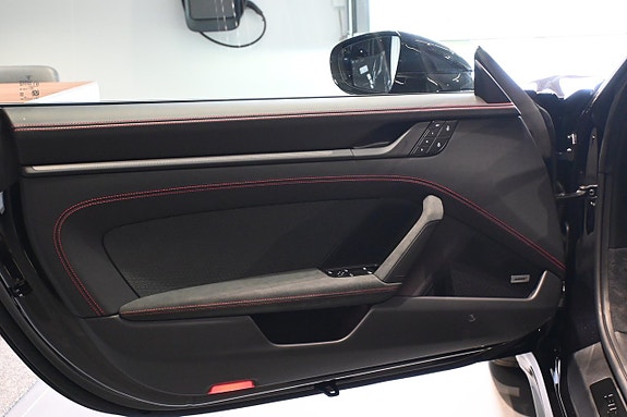 Porsche 911 Targa 4 GTS 16 of 29