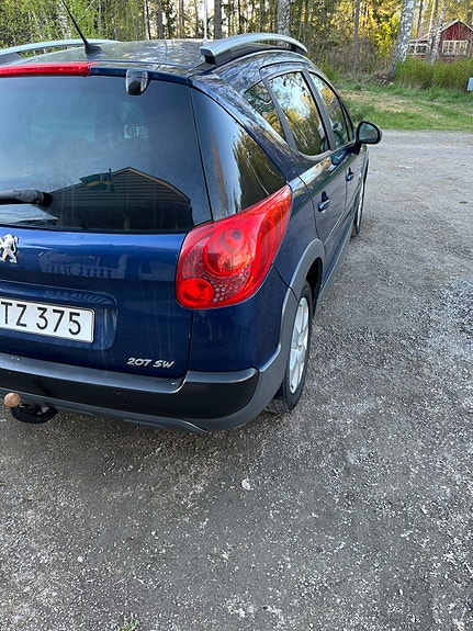 Peugeot 207 SW 2 of 5