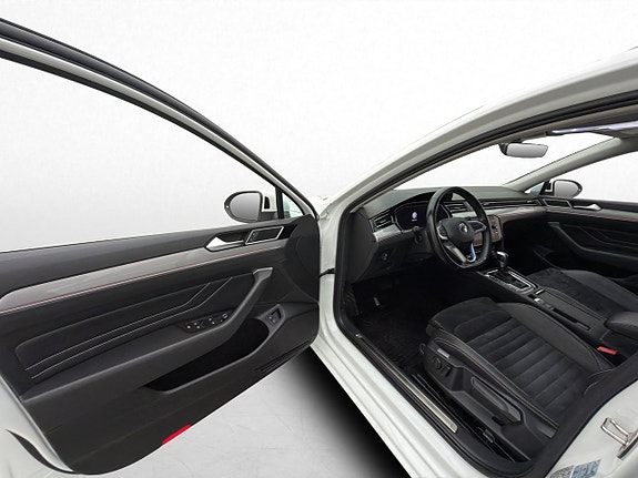 Volkswagen Passat 11 of 30