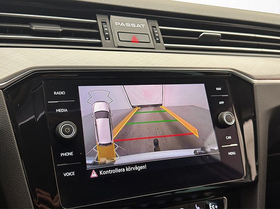 Volkswagen Passat 18 of 30