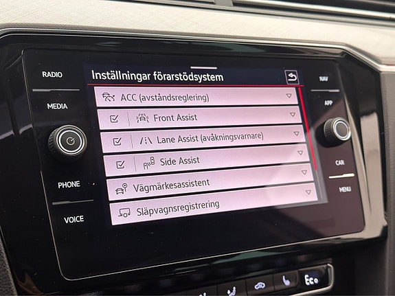 Volkswagen Passat 21 of 30