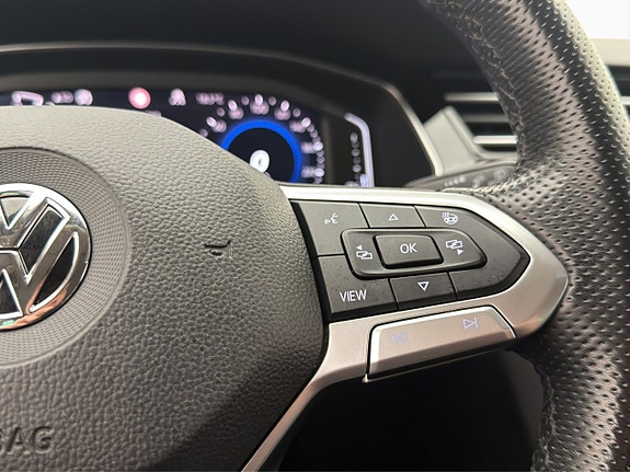 Volkswagen Passat 16 of 30